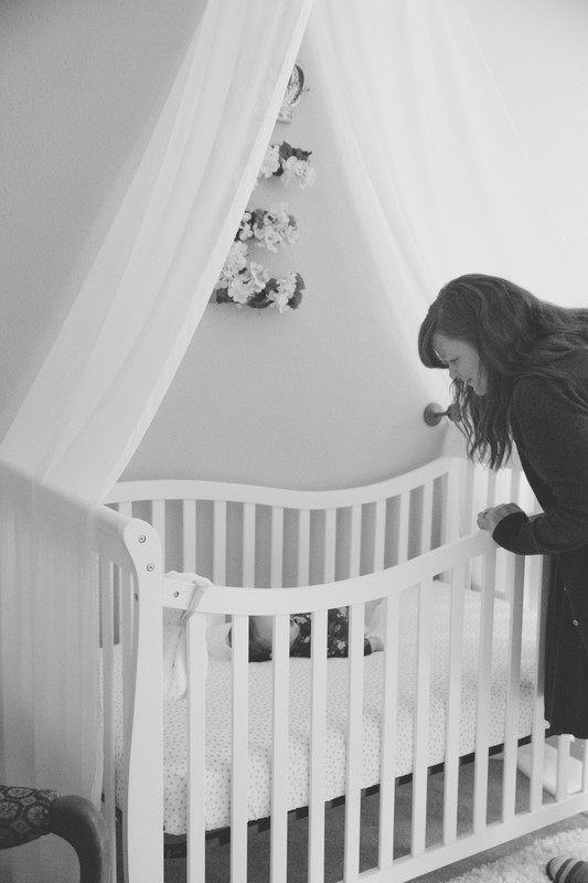 mom-baby-nursery-home-photo-session-pittsburgh